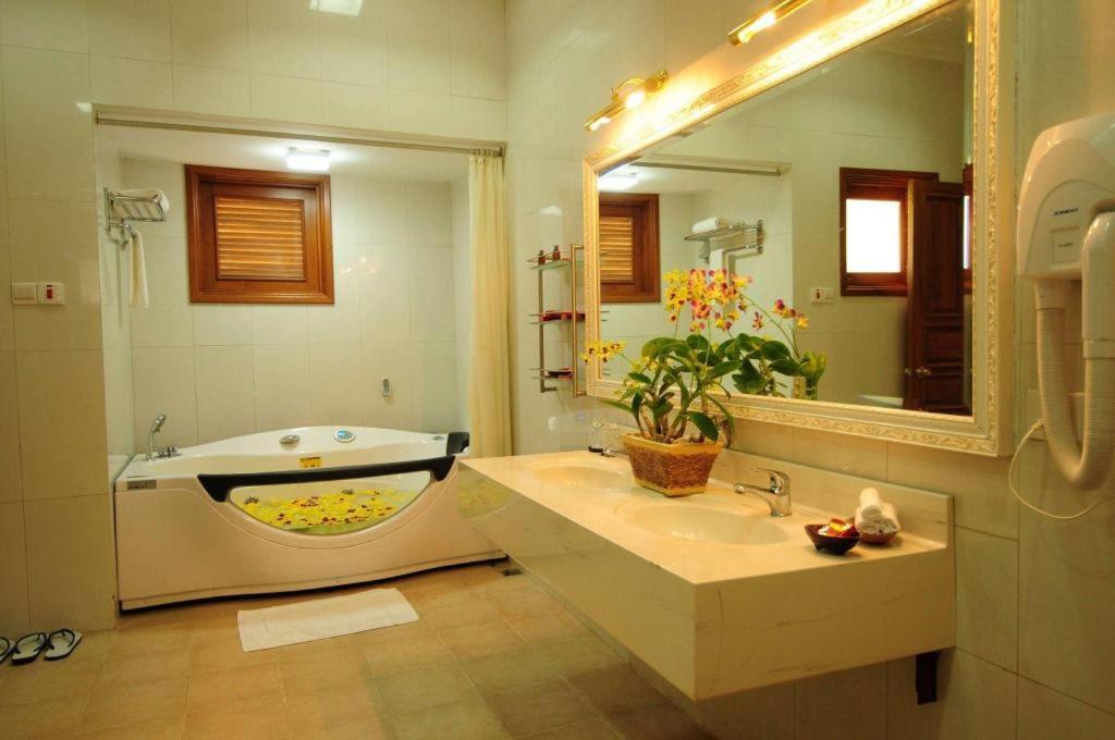 Myat Taw Win Hotel Naypyidaw Esterno foto