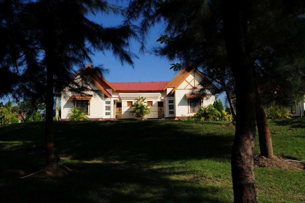 Myat Taw Win Hotel Naypyidaw Esterno foto