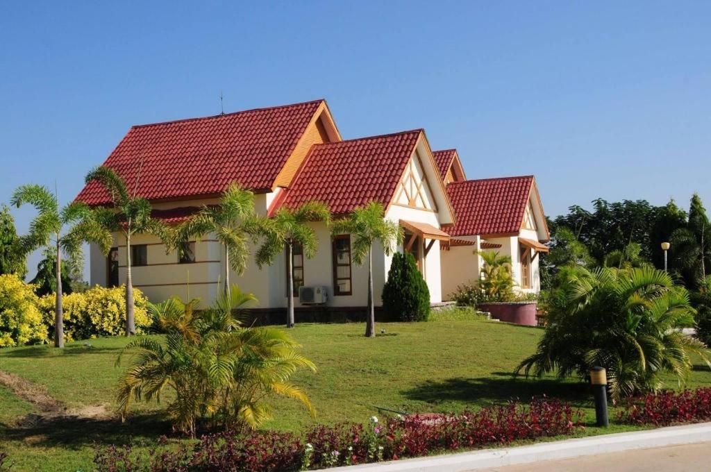 Myat Taw Win Hotel Naypyidaw Esterno foto