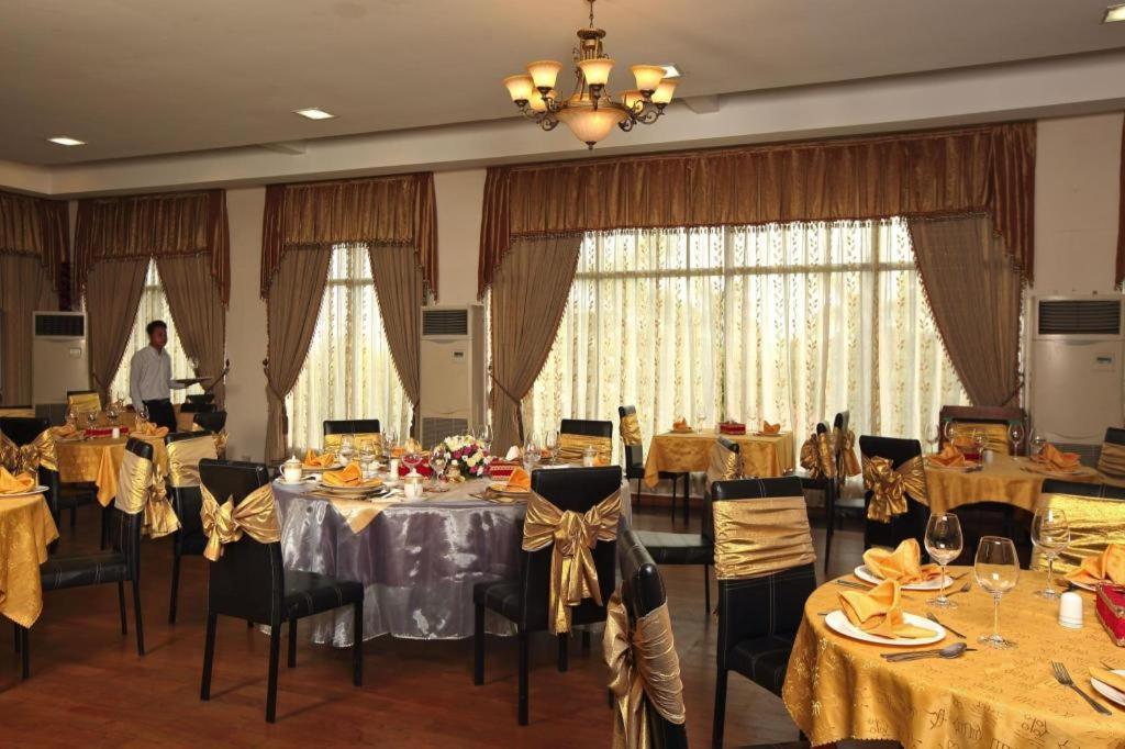Myat Taw Win Hotel Naypyidaw Esterno foto
