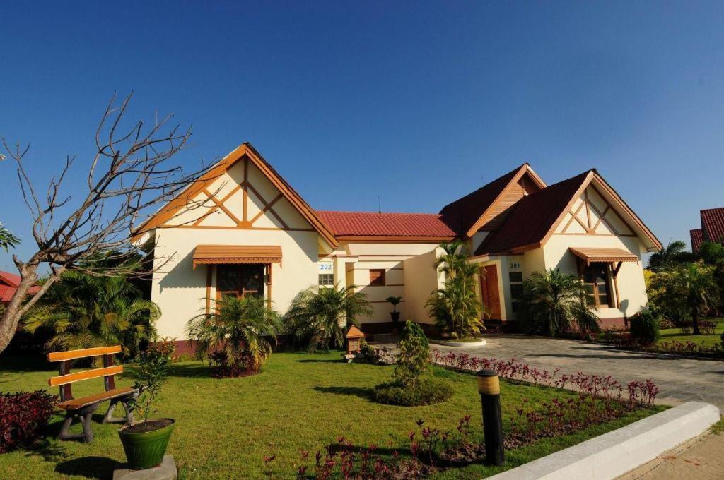 Myat Taw Win Hotel Naypyidaw Esterno foto