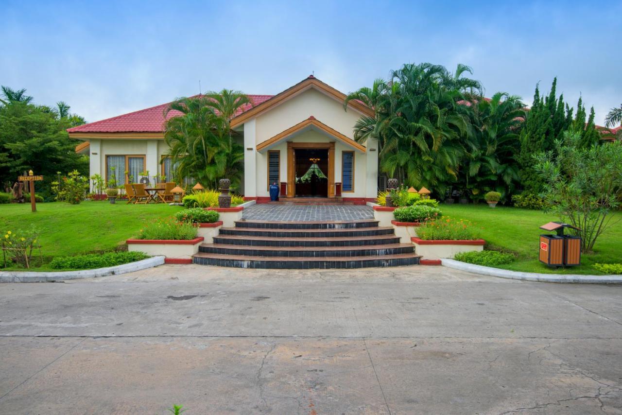 Myat Taw Win Hotel Naypyidaw Esterno foto