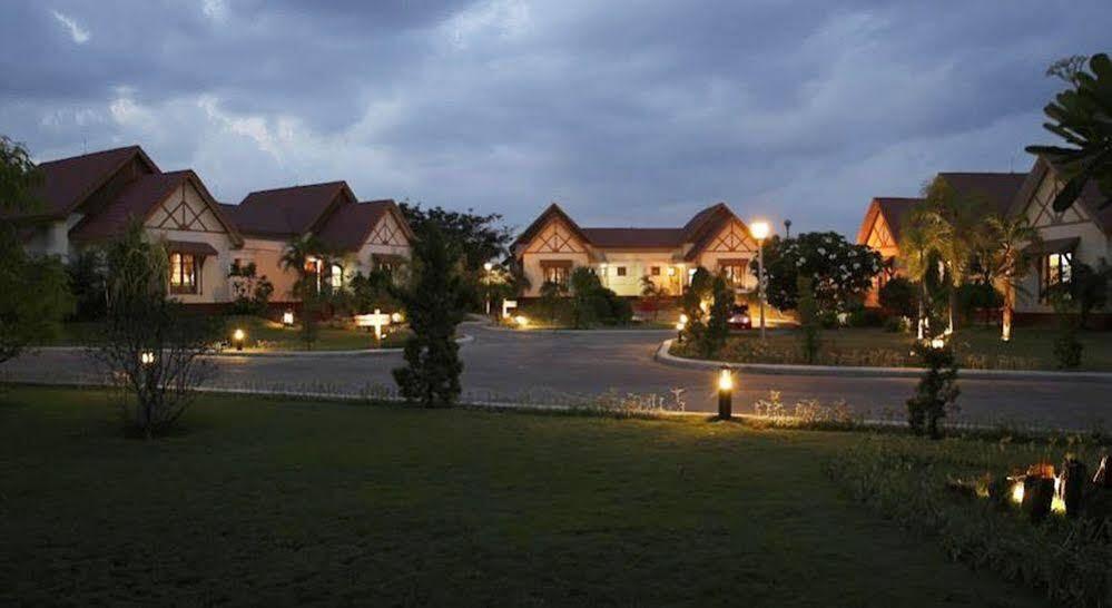 Myat Taw Win Hotel Naypyidaw Esterno foto